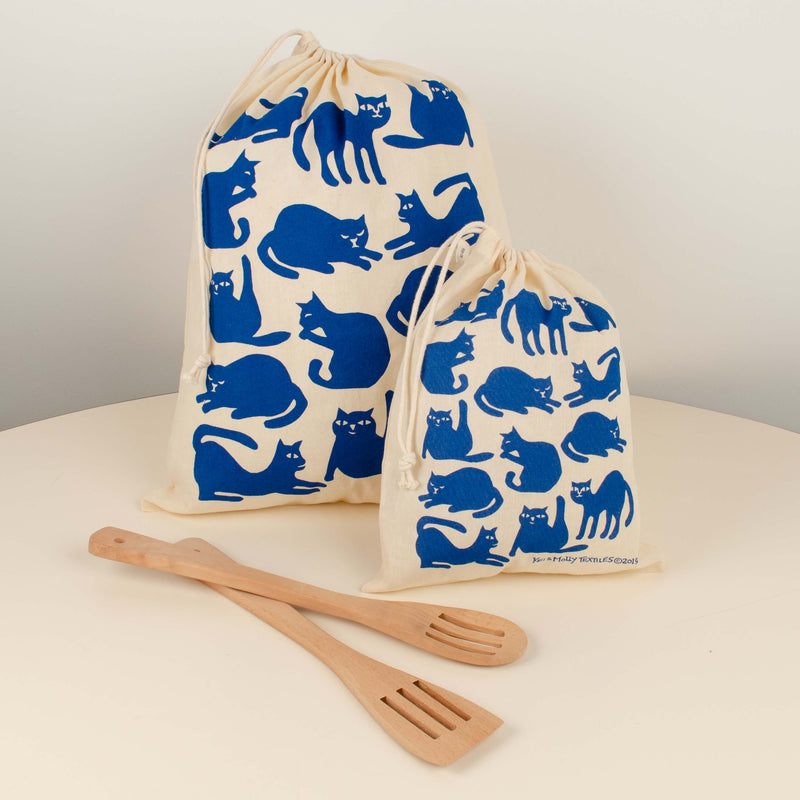 Kei & Molly Reusable Cloth Bag Set in Cats Design in Marine Blue with Props