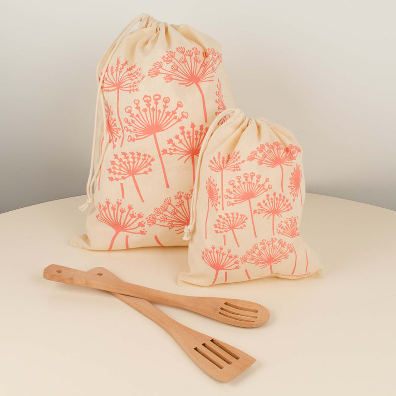 Kei & Molly Reusable Cloth Bag Set in Queen Anne's Lace Design in Dusty Rose with Props