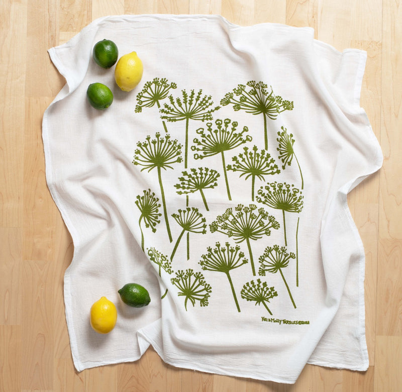 Kei & Molly Queen Anne's Lace Flour Sack Dish Towel in Green 