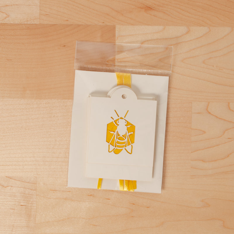 Bee gift tag front view