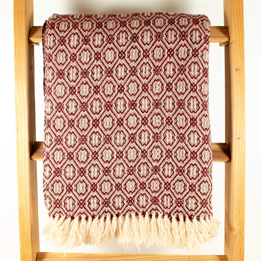 Chule's Double Wool Blanket: Rosenkransen Weave in Burgundy