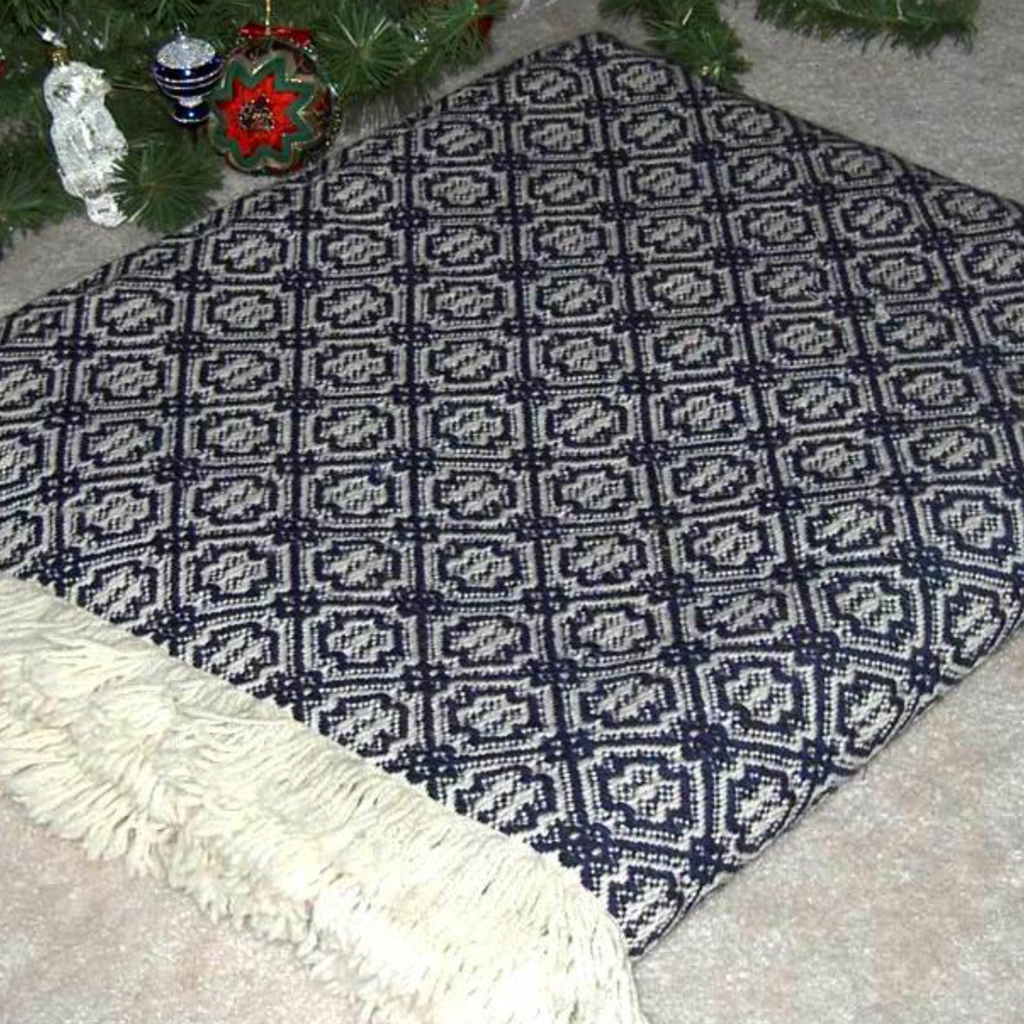 Chule's Double Wool Blanket: Rosenkransen Weave in Navy